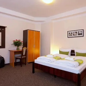 Lebensquelle Am Checkpoint Charlie Hotel